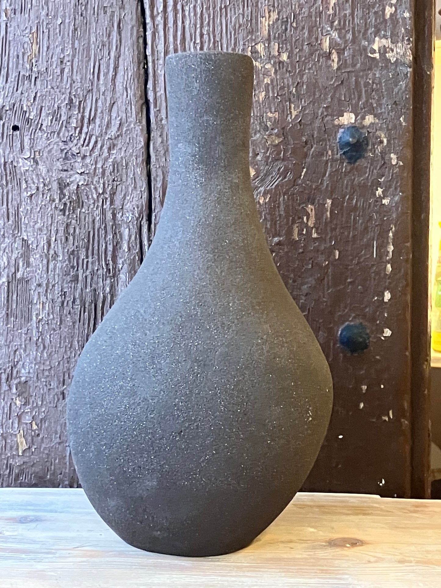 a1323 Big black vase